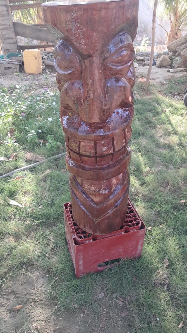 Escultura de Tiki de Madera