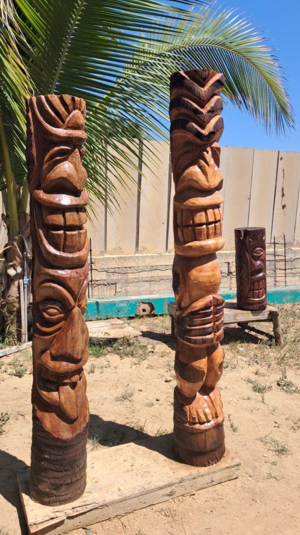 Esculturas de Tiki de Madera